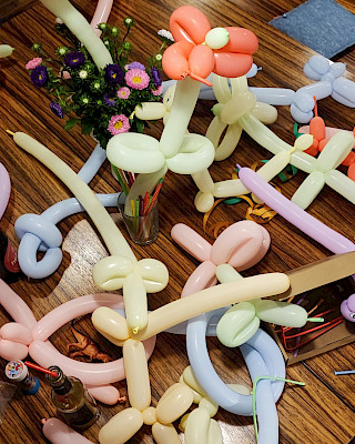 Partybild mit Luftballons bei .diff Event